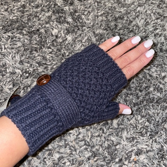 NWT Fingerless Gloves - Picture 2 of 6
